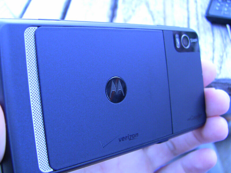 Смартфон Motorola DROID 2 — новые подробности (11 фото)