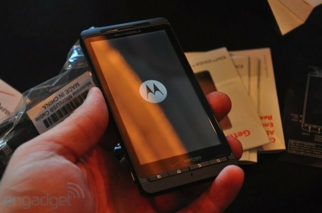 Motorola анонсировала Droid X (фотообзор).