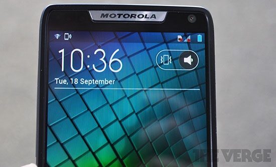 Motorola RAZR i: первый смартфон компании с процессором от Intel