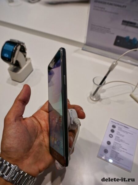 IFA 2014: фаблеты Galaxy Note 4 GALAXY Note Edge, "умные" часы Gear S от Samsung